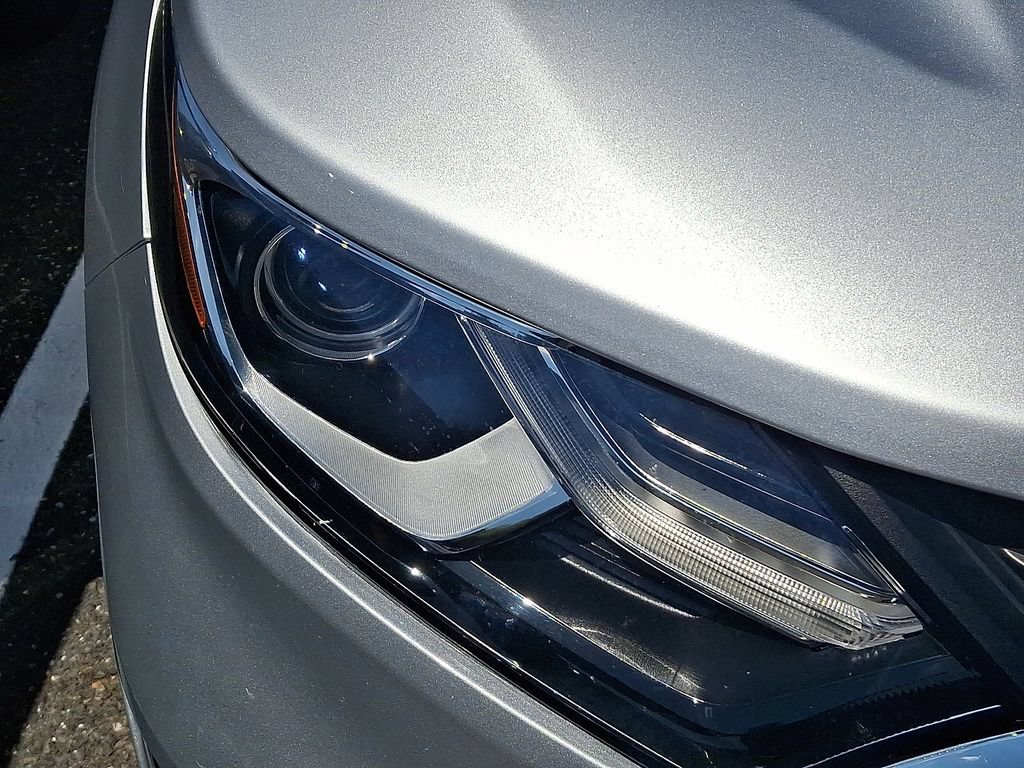 Used 2021 SILVER ICE METALLIC Chevrolet LT image 4