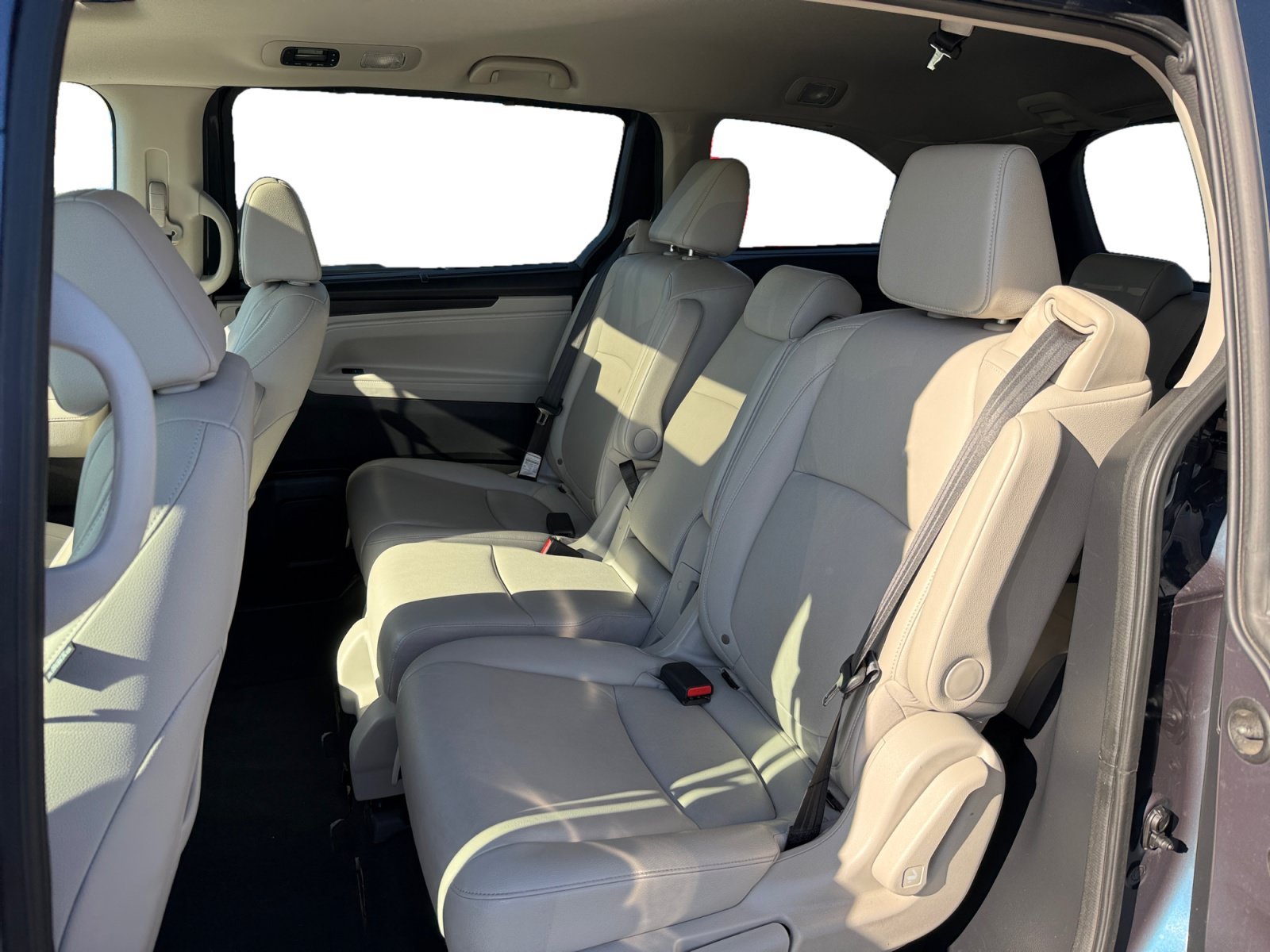 Used 2025 Solar Silver Metallic Honda EX-L image 16