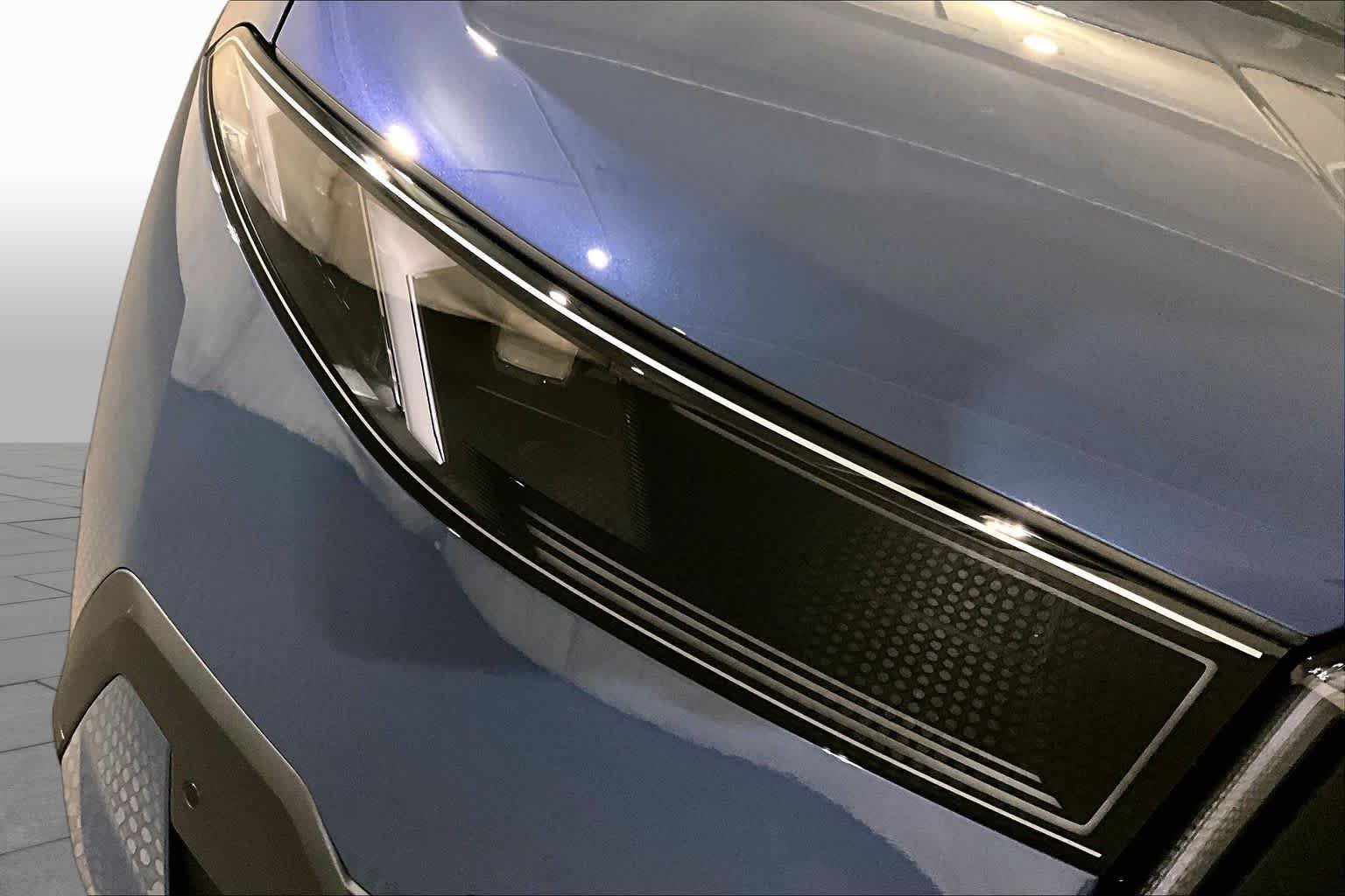New 2027 Ocean Wave Blue Metallic BMW 50 xDrive image 16