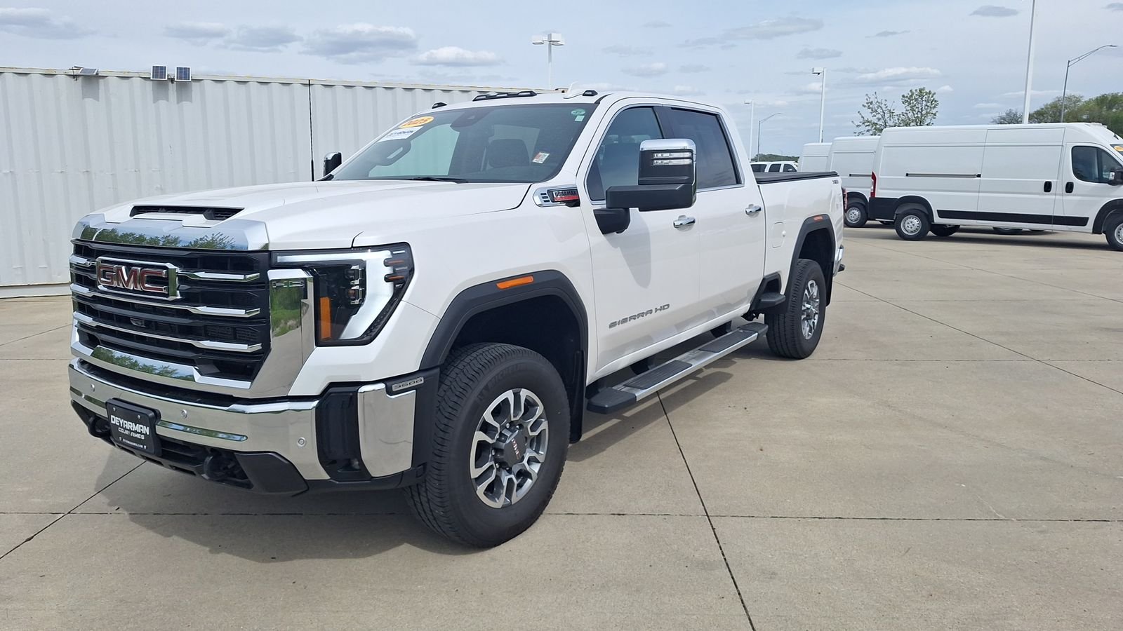 Used 2025 White GMC SLT image 8