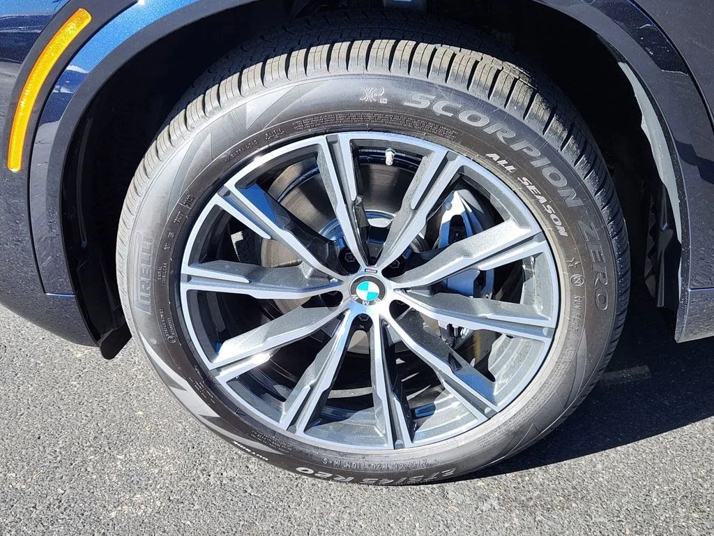 Used 2026 Carbon Black Metallic BMW xDrive40i image 7