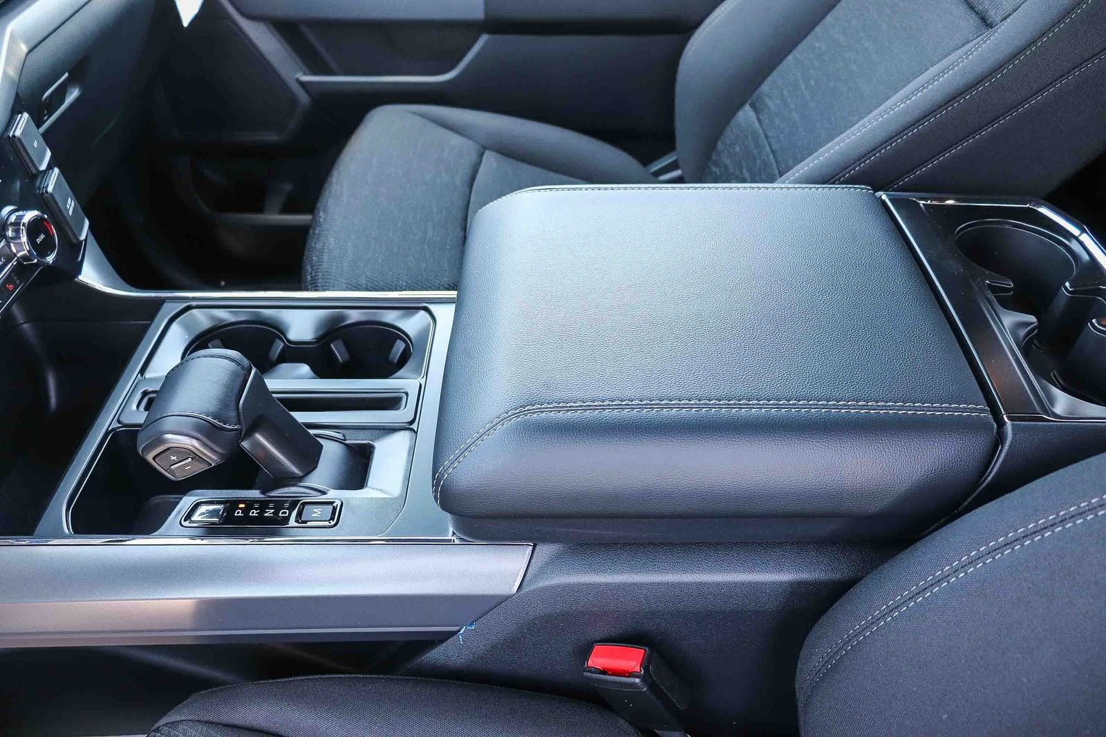 New 2026 Oxford White Ford XLT image 19