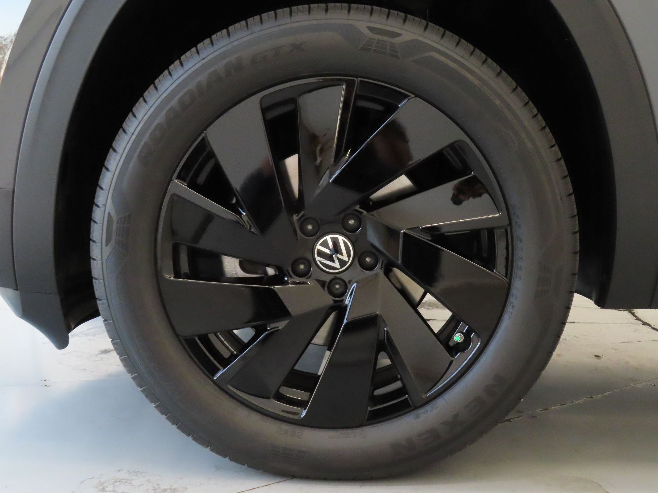 Used 2026 Gray Volkswagen 2.0T SE w/Technology image 27