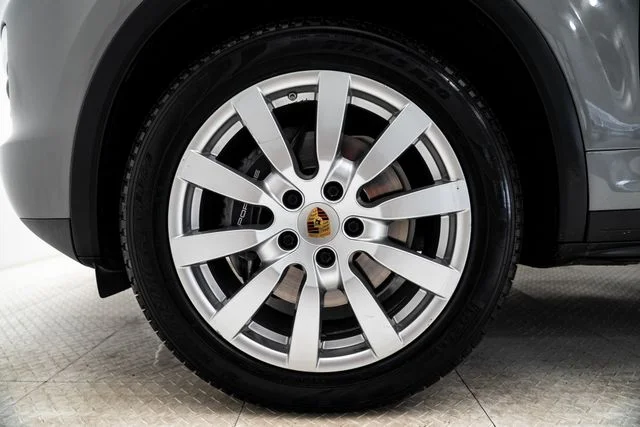 Used 2014  Porsche Diesel Platinum Edition image 44