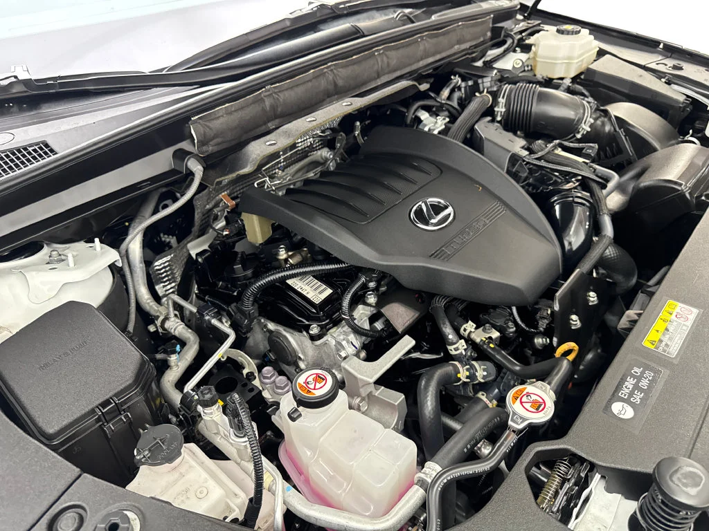 Used 2023 White Lexus 500h F SPORT Performance image 79
