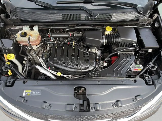 Certified Used 2018 Gray Chrysler Touring L image 28