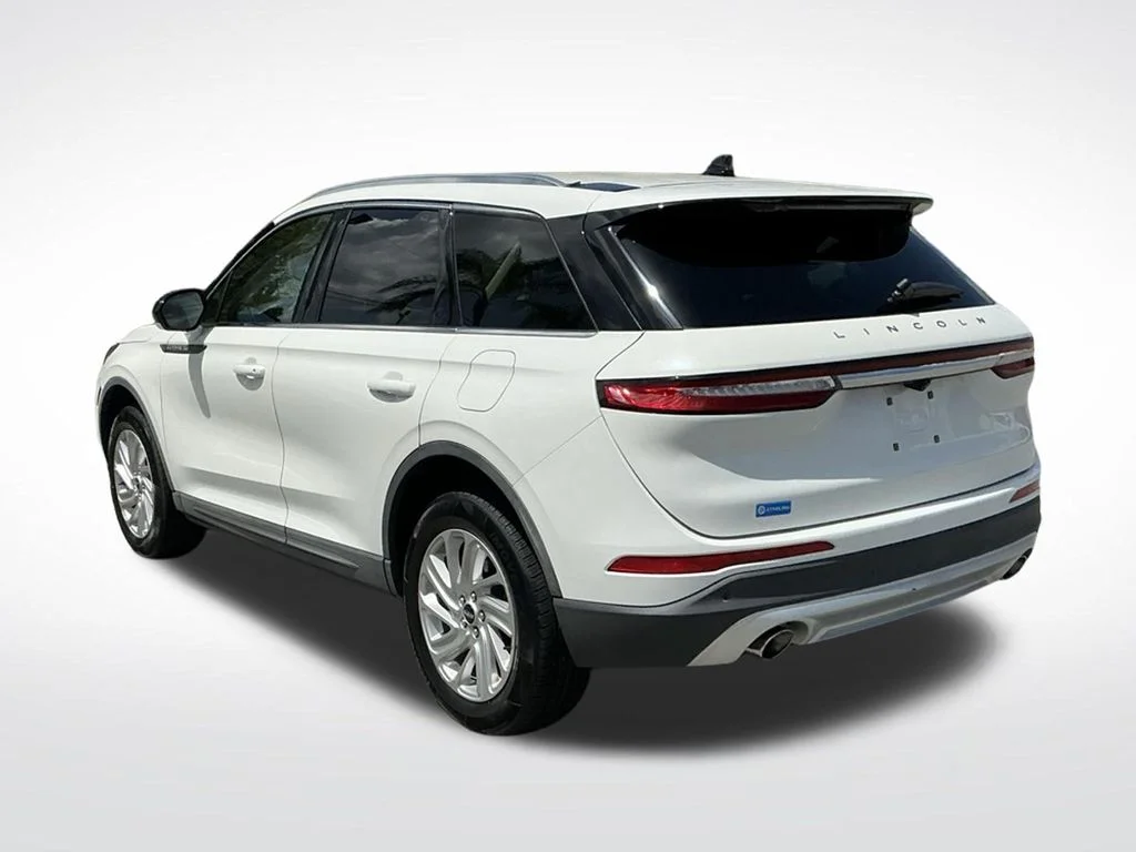 Used 2021 White Lincoln Standard image 6