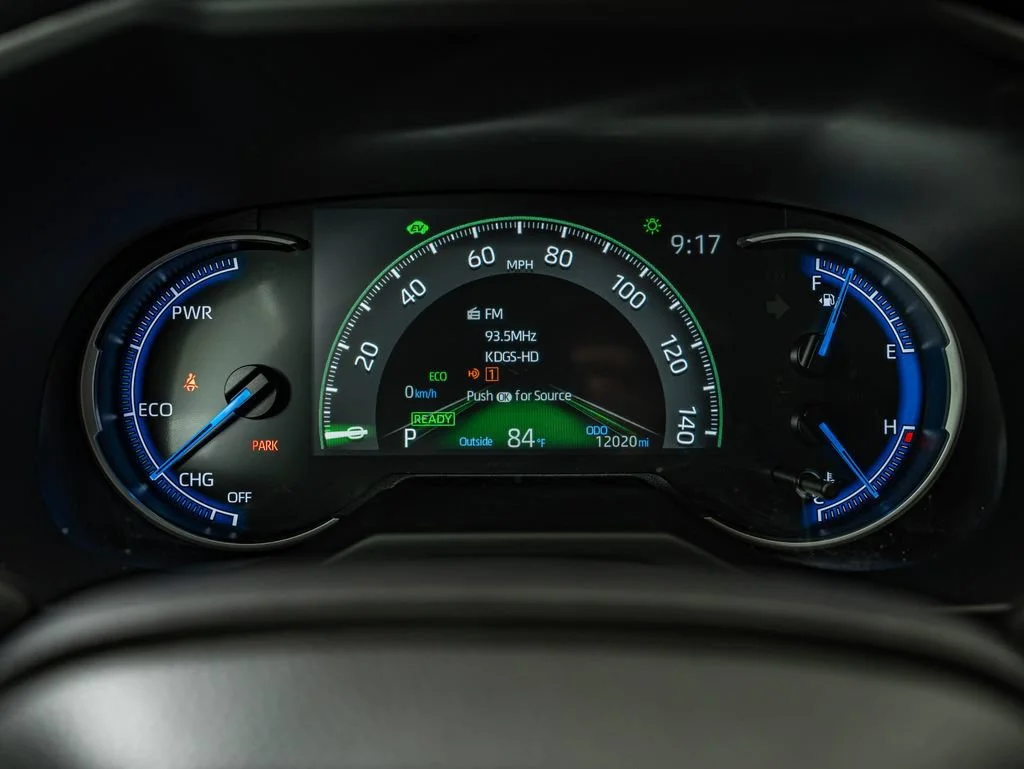 Used 2025 Ice Toyota LE image 23