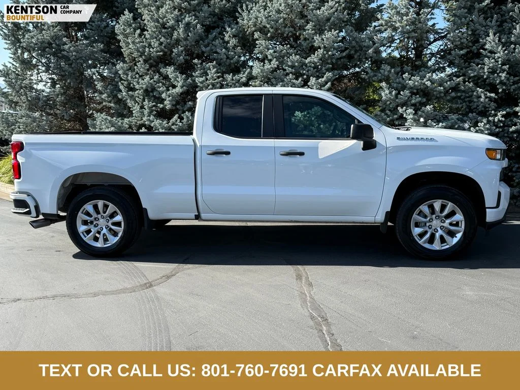 Used 2021 White Chevrolet Custom image 10