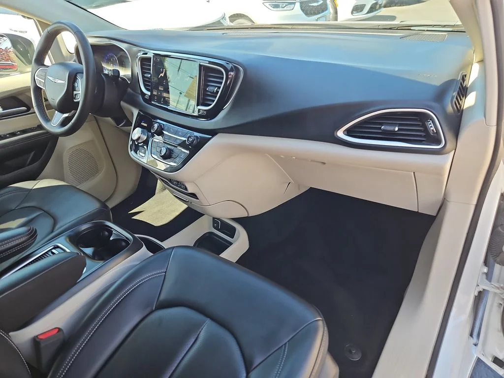 Used 2023 Bright White Clearcoat Chrysler Touring L image 29