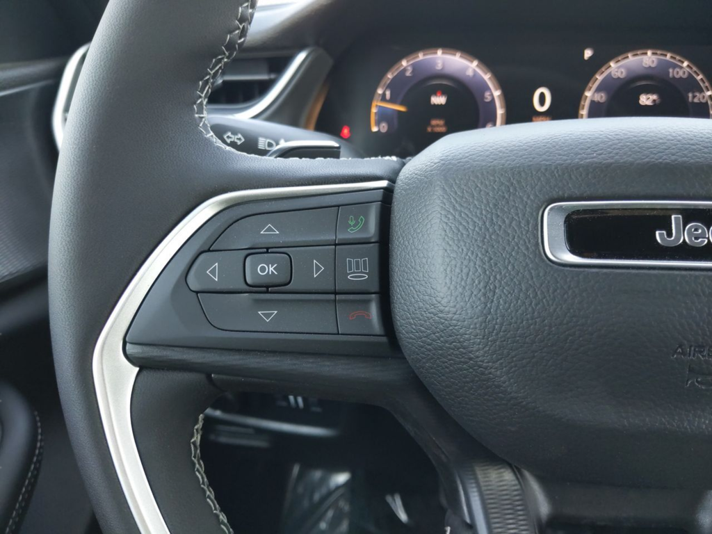 New 2025 Baltic Gray Metallic Clear-Coat Exterior Paint Jeep Laredo image 27