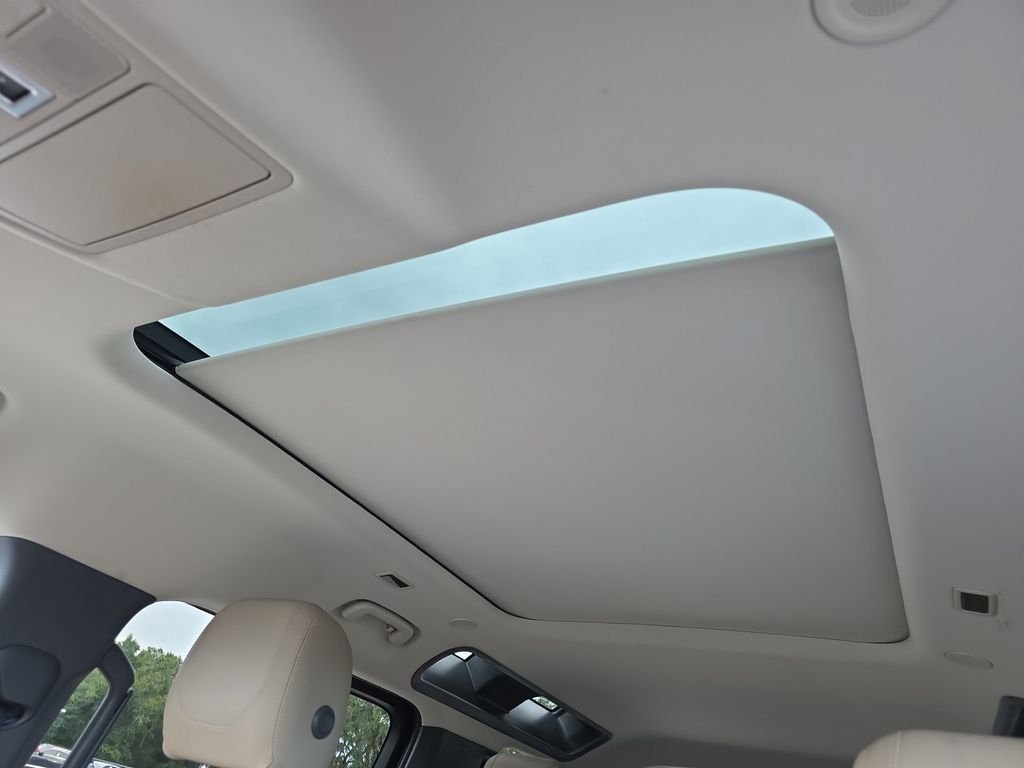 Used 2020 Fuji White Land Rover S image 27