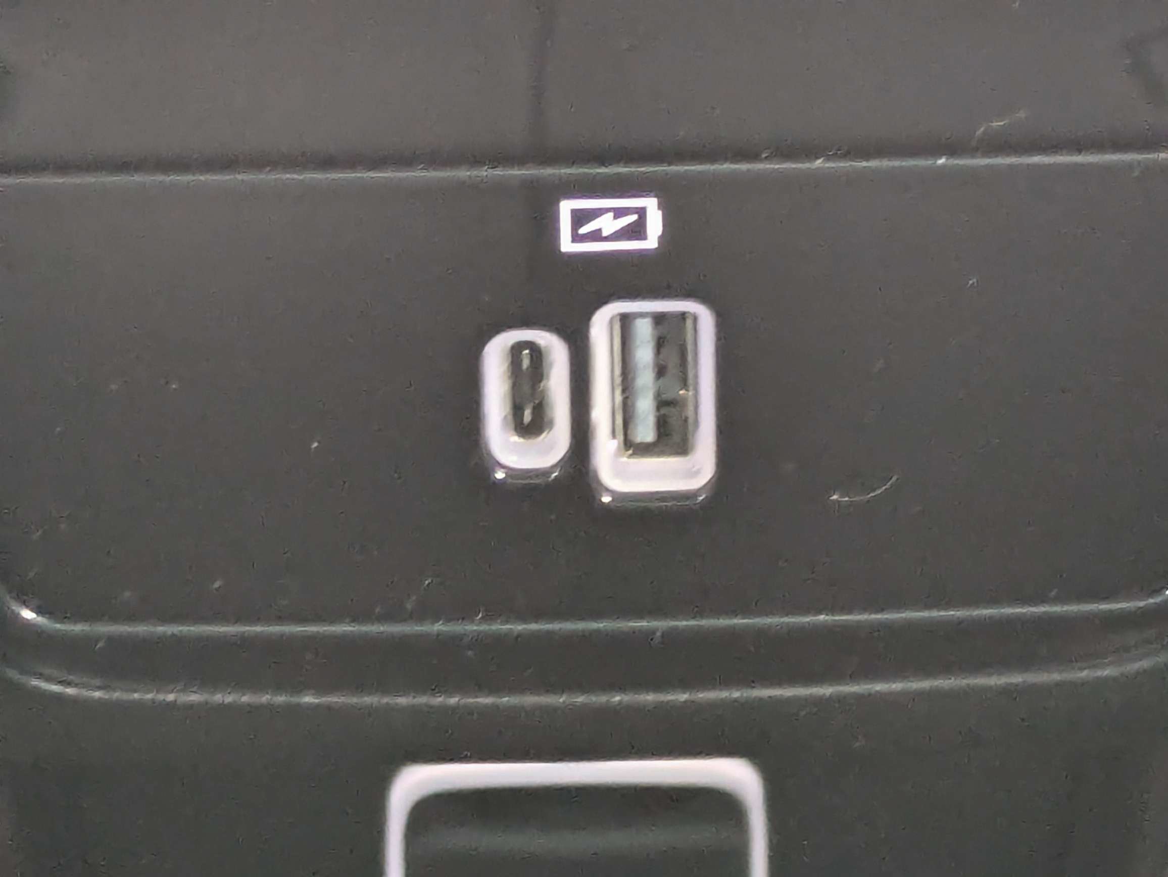 Used 2025 Red Hot Pearlcoat Jeep Latitude image 23
