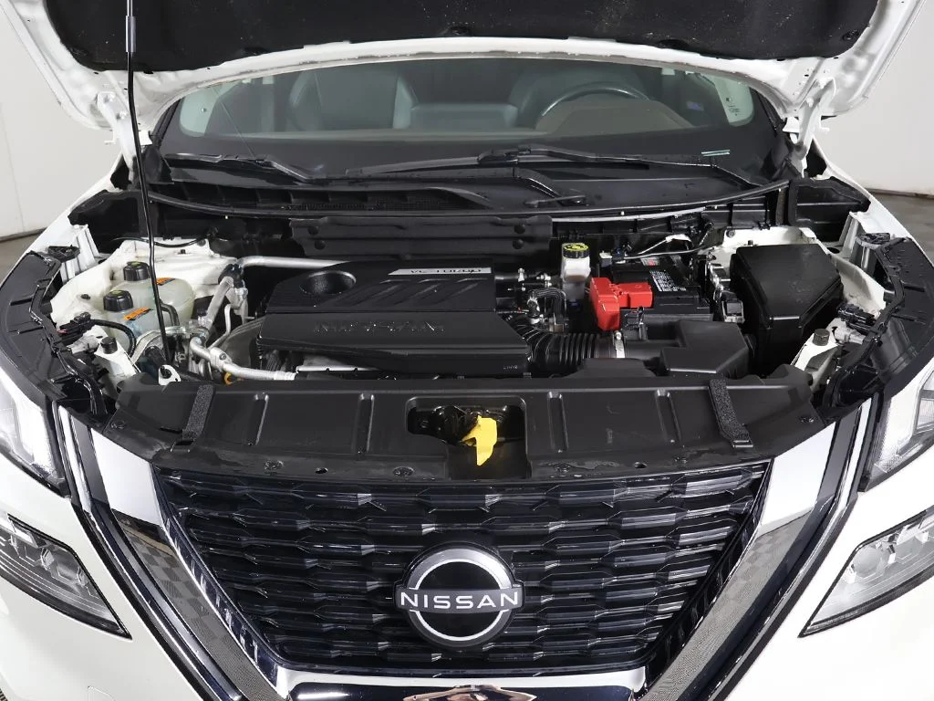 Used 2023 White Nissan SL image 21