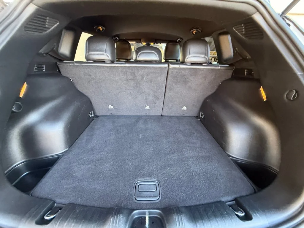 Used 2025 White Jeep Trailhawk image 19