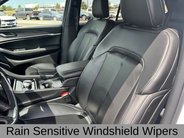 New 2026 Bright White Clear-Coat Exterior Paint Jeep Laredo image 13