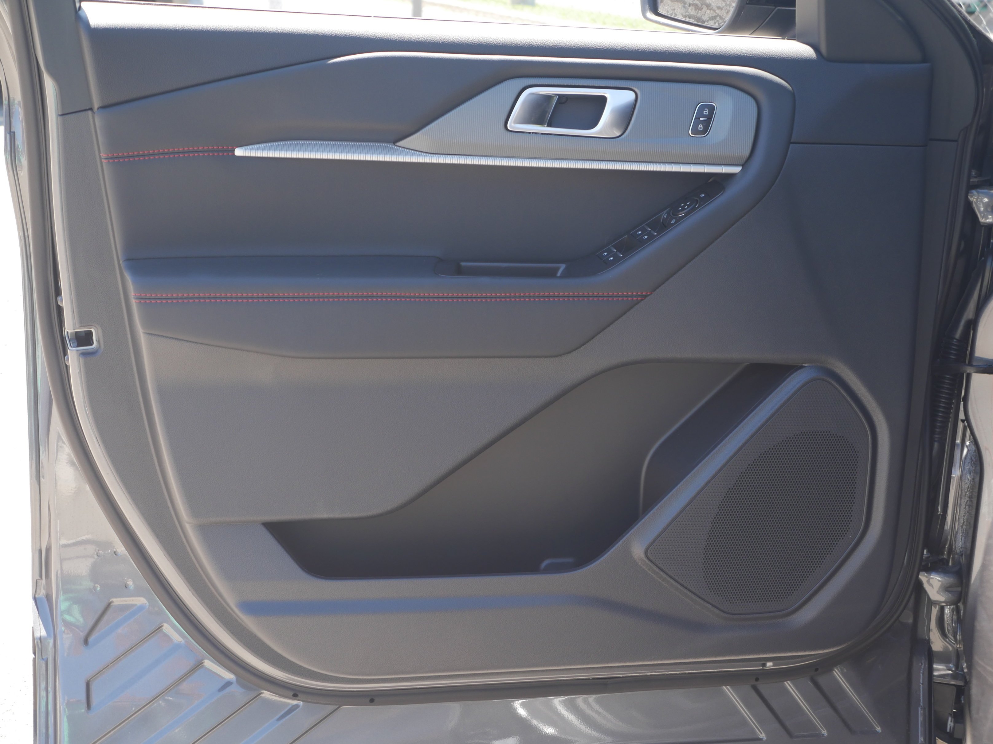 New 2026 Carbonized Gray Metallic Ford ST-Line image 39