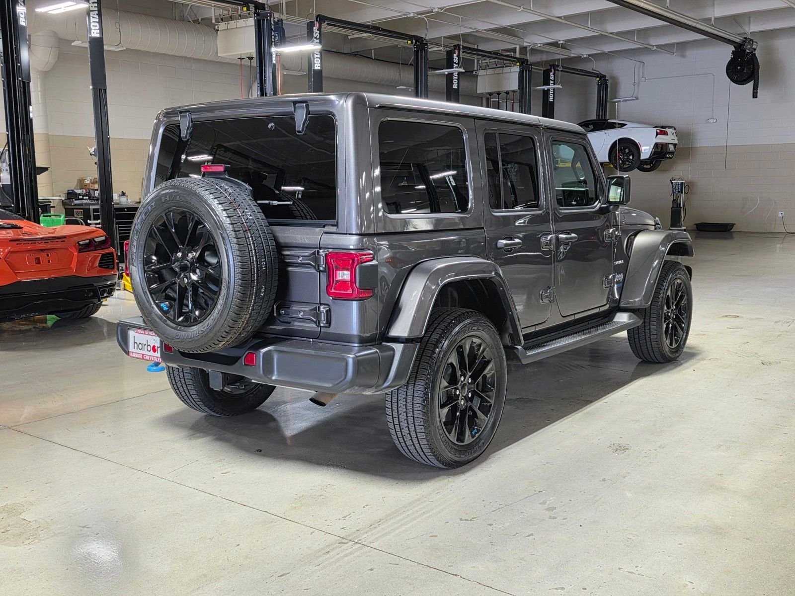 Used 2022 Granite Crystal Metallic Clearcoat Jeep Unlimited Sahara 4xe image 7