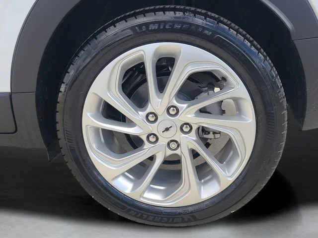 New 2027 Summit White Chevrolet LT image 7