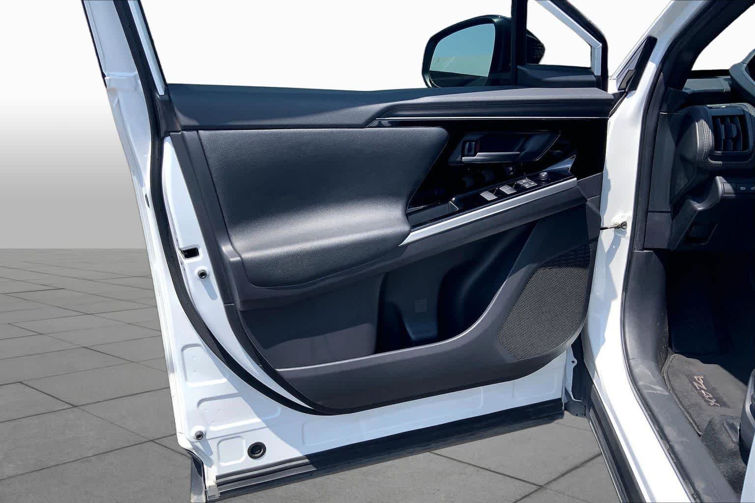 Used 2024 Wind Chill Pearl Toyota XLE image 21