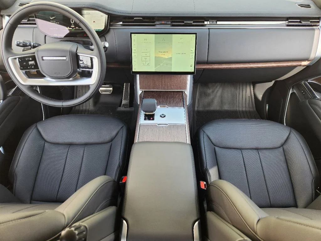 Used 2025 Black Land Rover SE image 19