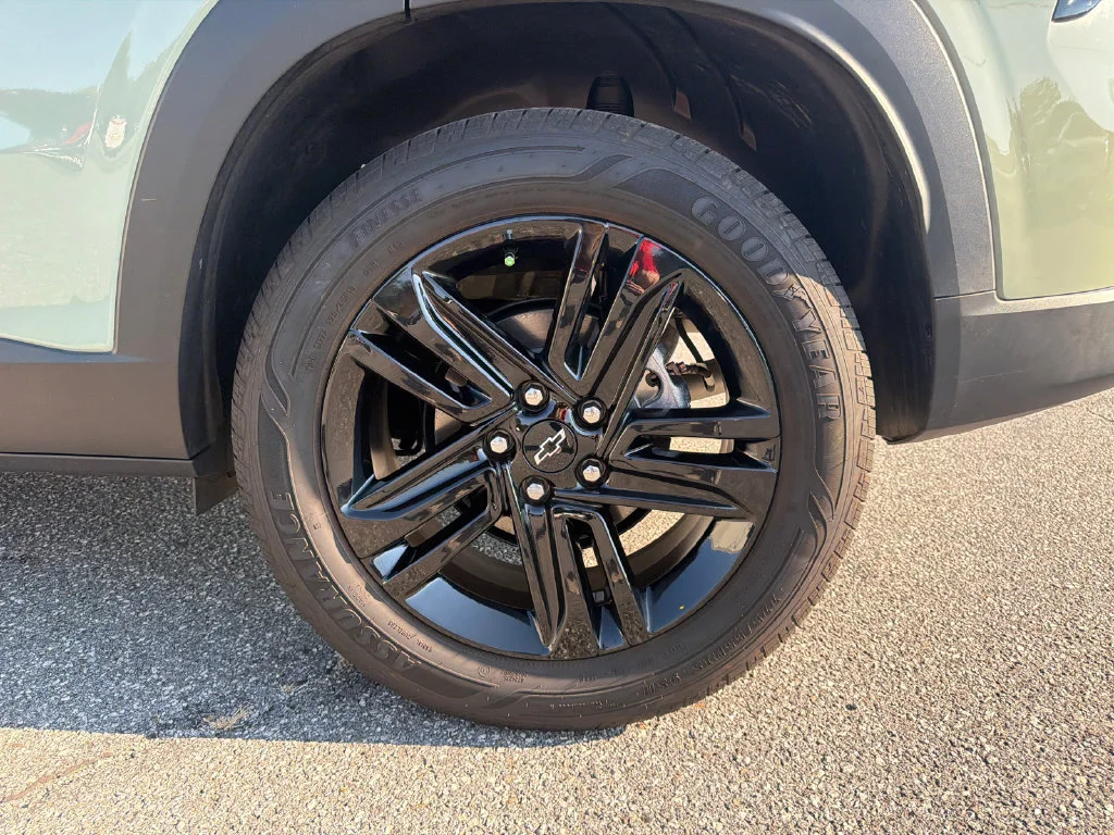 Used 2025 Green Chevrolet ACTIV image 19