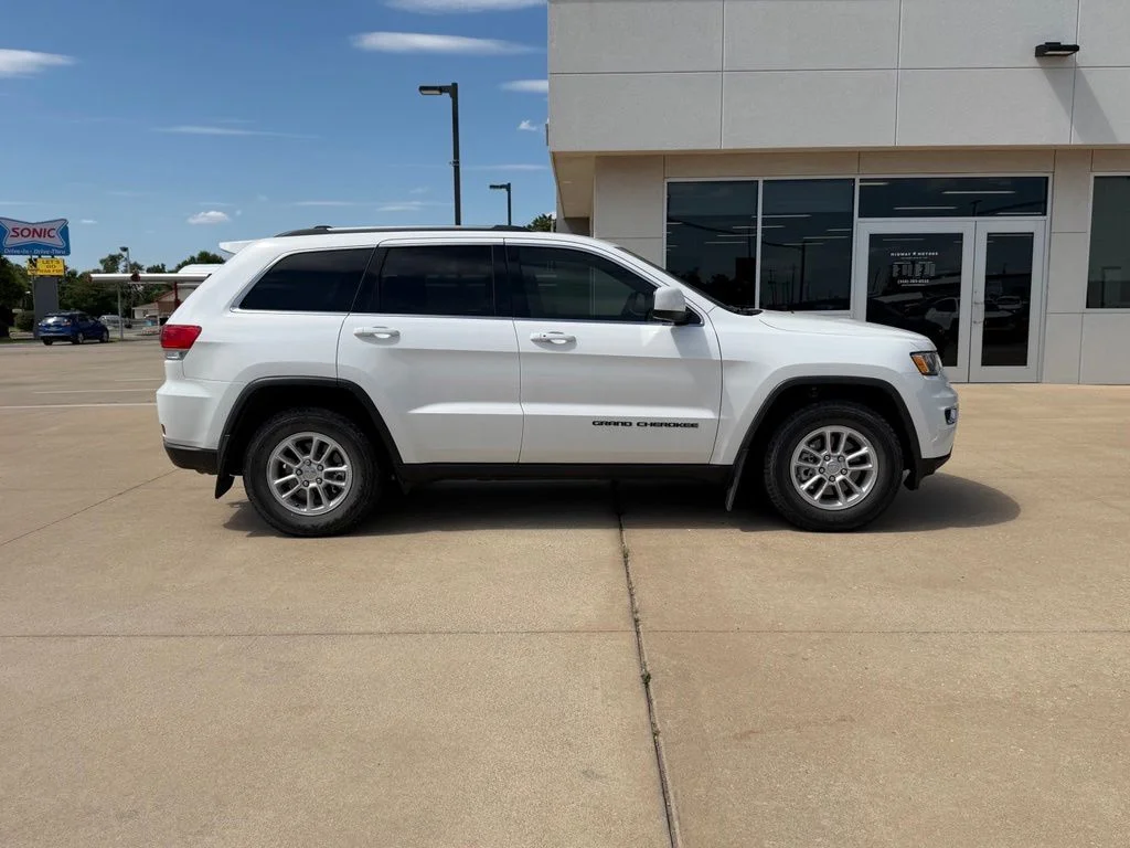 Used 2019 White/off-white Jeep Laredo E image 2
