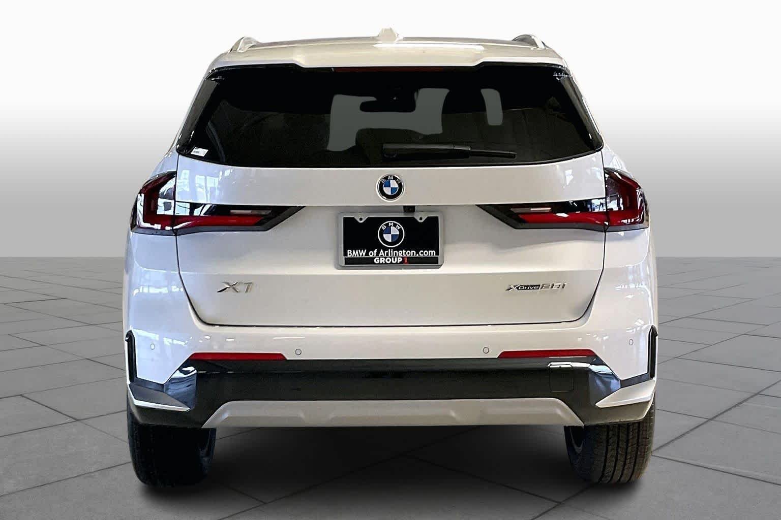 Used 2026 Mineral White Metallic BMW xDrive28i image 4