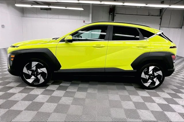Used 2025 Neoteric Yellow Hyundai Limited image 14