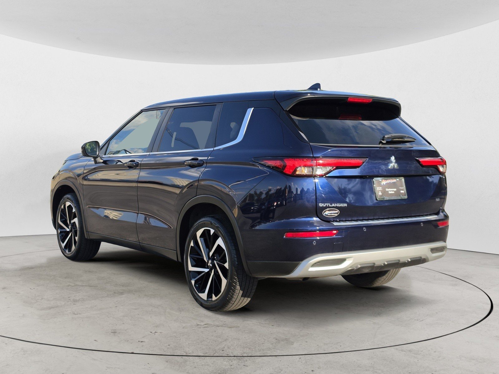 Used 2024 Cosmic Blue Metallic Mitsubishi SE image 5