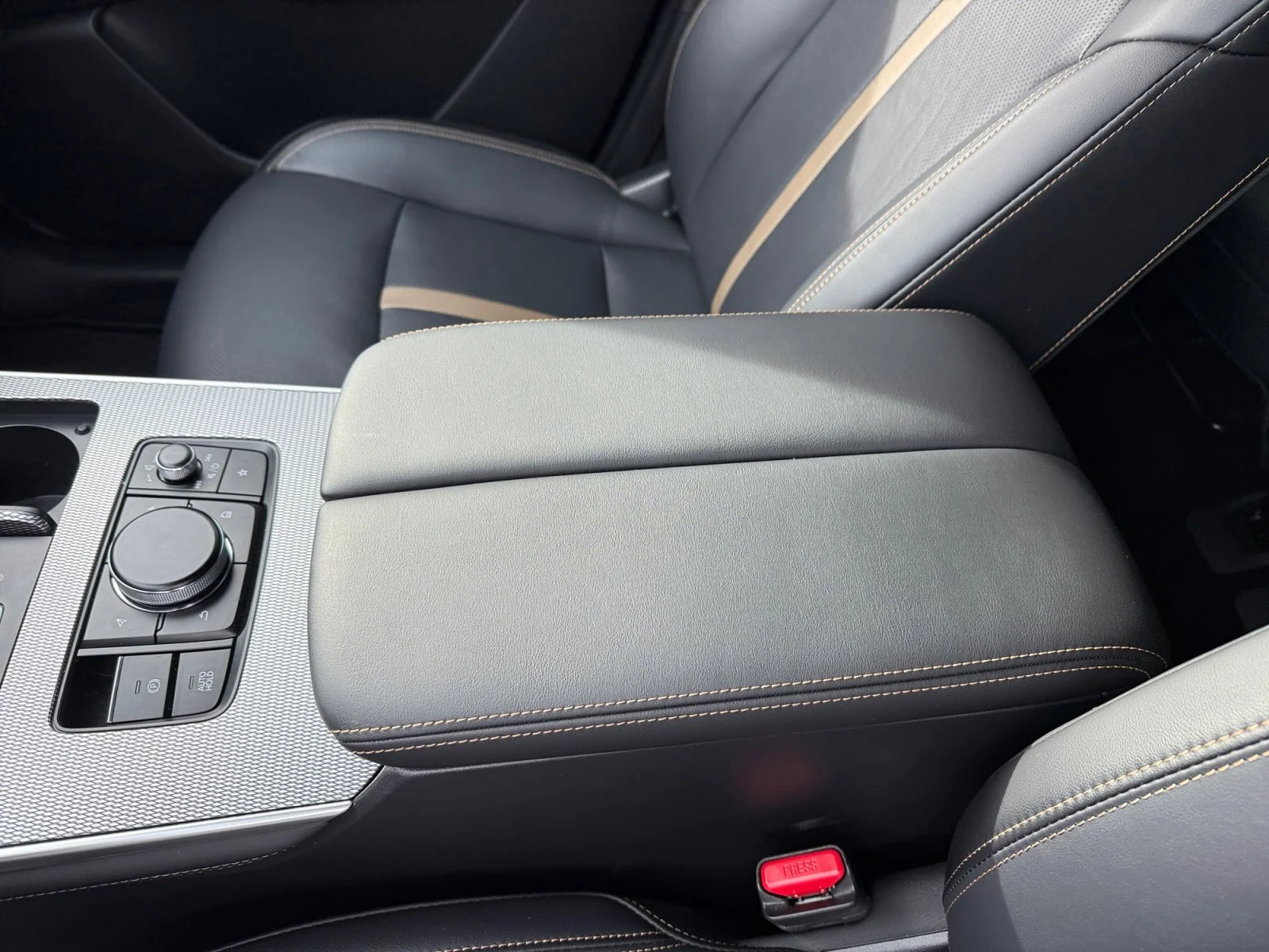2025 Mazda CX-90 Premium Package - Photo 14