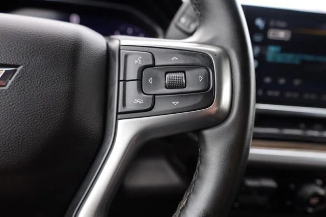 Used 2025 Summit White Chevrolet LT image 26