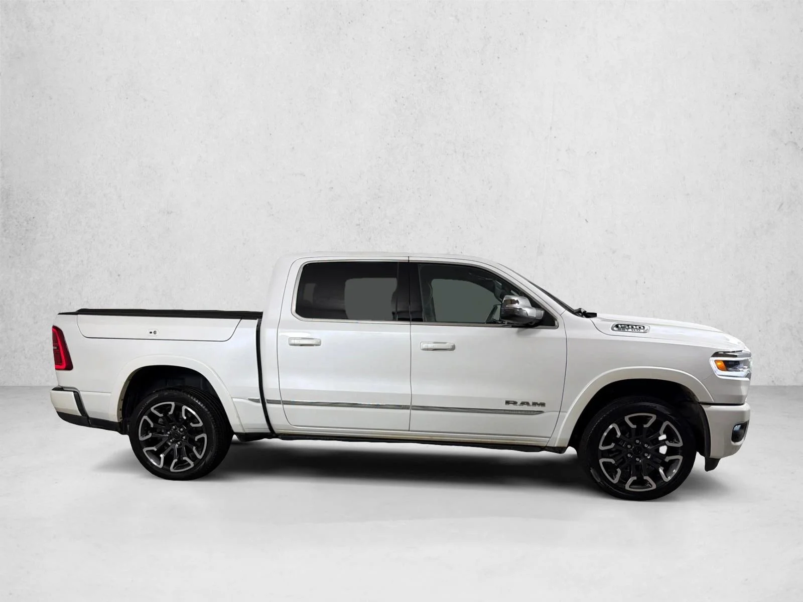 Used 2025 White Ram Limited image 4