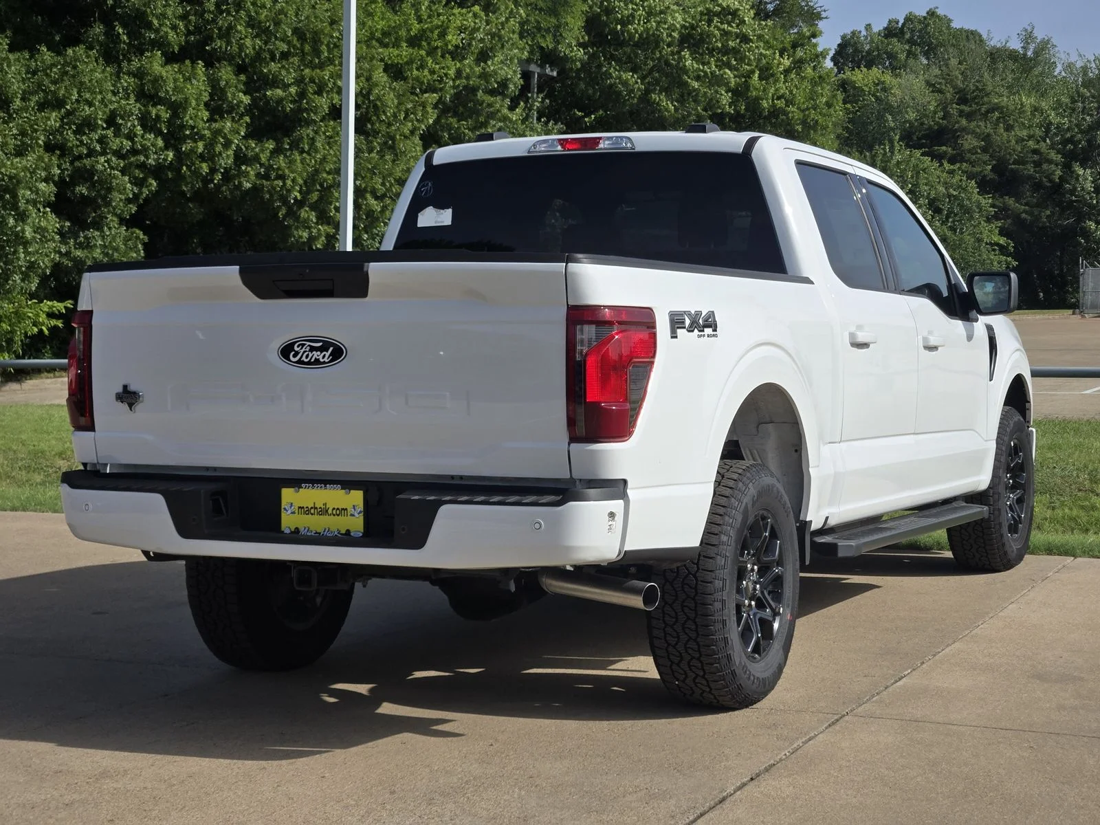 New 2026 Oxford White Ford XLT image 4