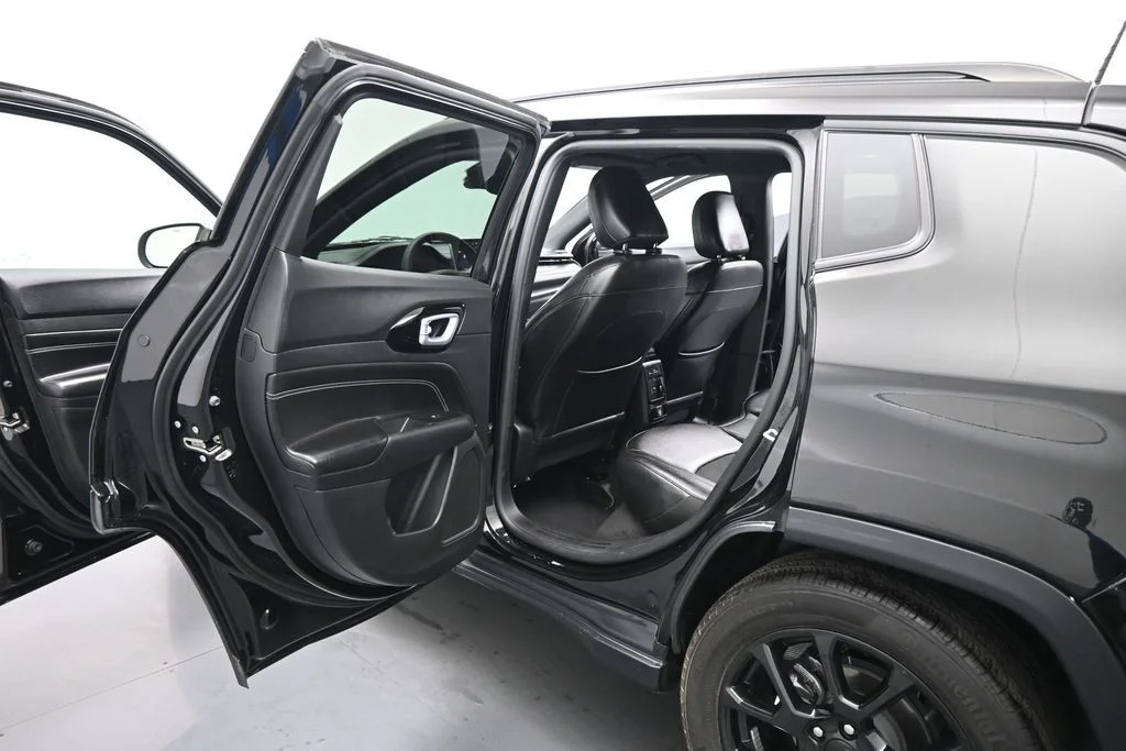Used 2022 Black Jeep Altitude image 15