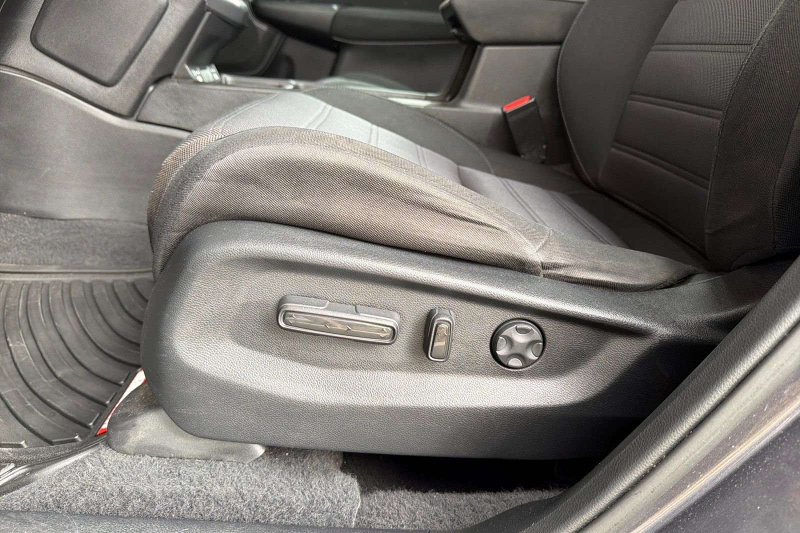 Used 2022  Honda EX image 15