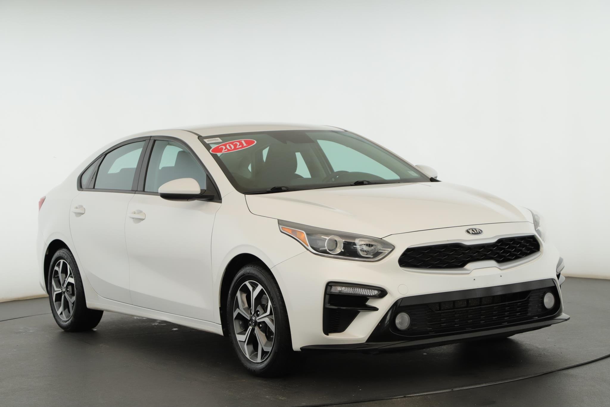Used 2021 Snow White Pearl Kia LXS IVT image 1