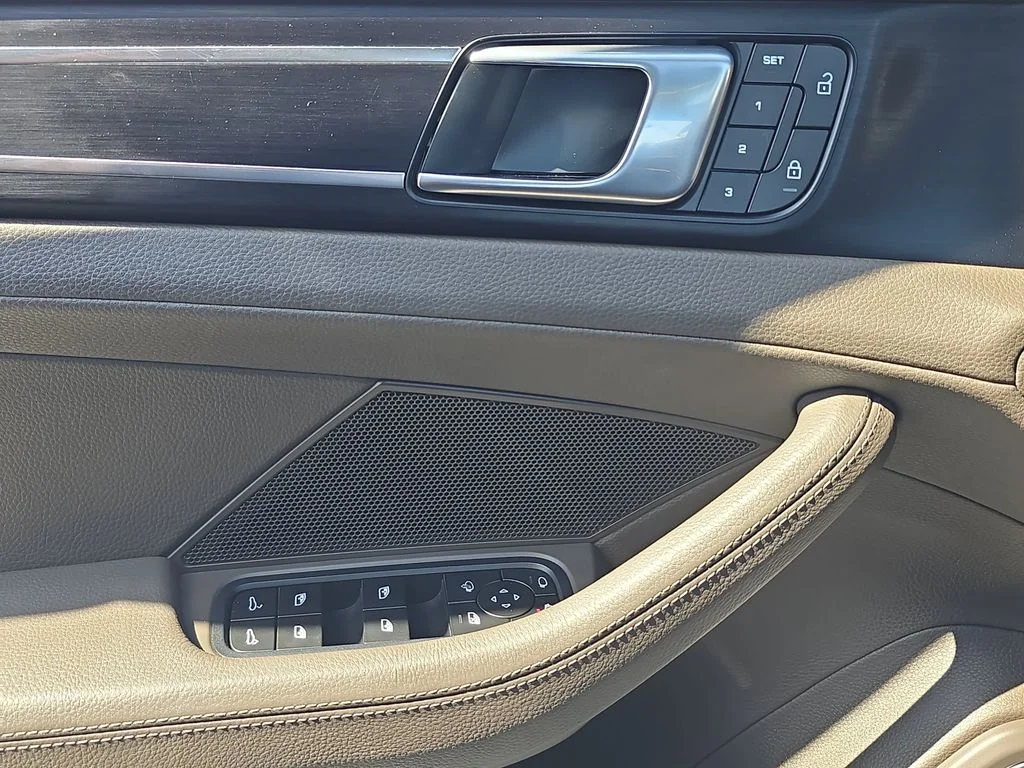 Used 2023  Porsche Platinum Edition image 31