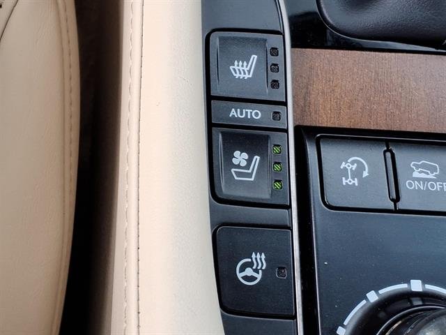 Used 2019 Eminent White Pearl Lexus Three-Row image 12