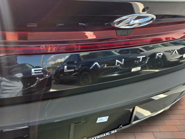 Used 2022 Black Hyundai SEL image 5