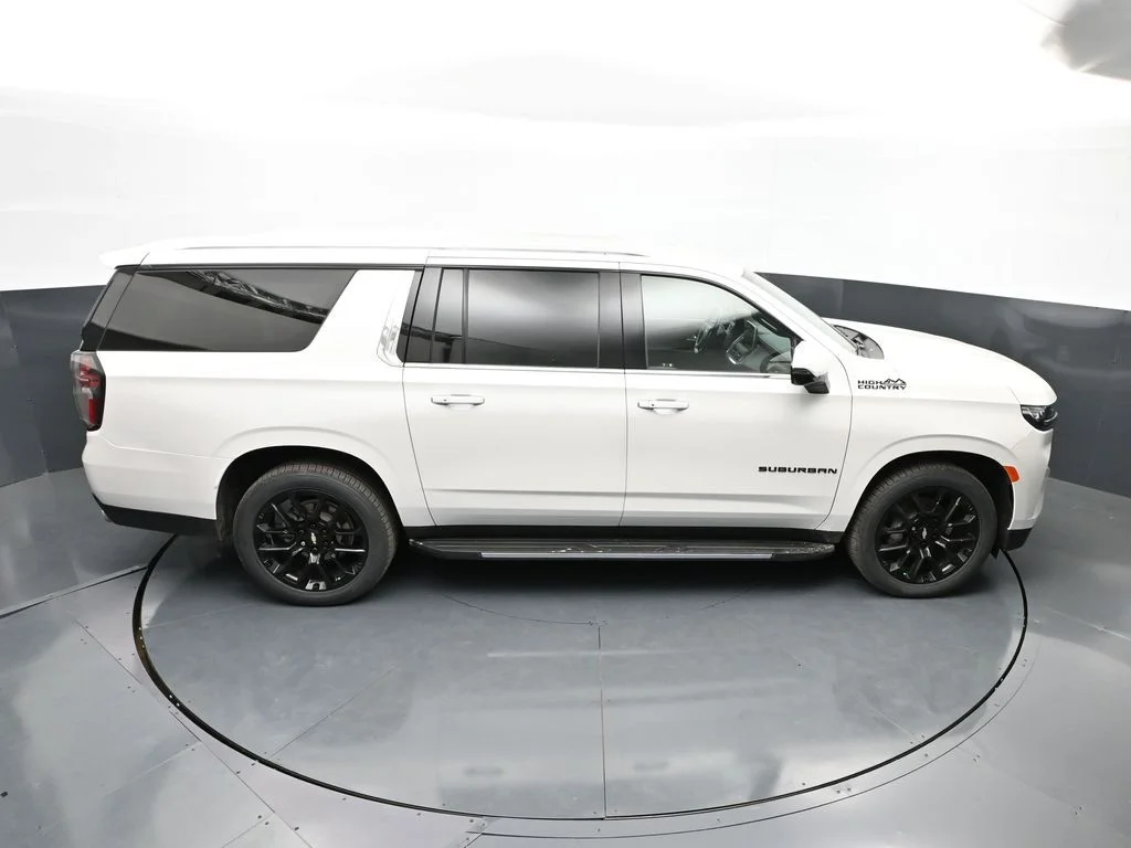 Used 2022 Beige Chevrolet High Country image 40