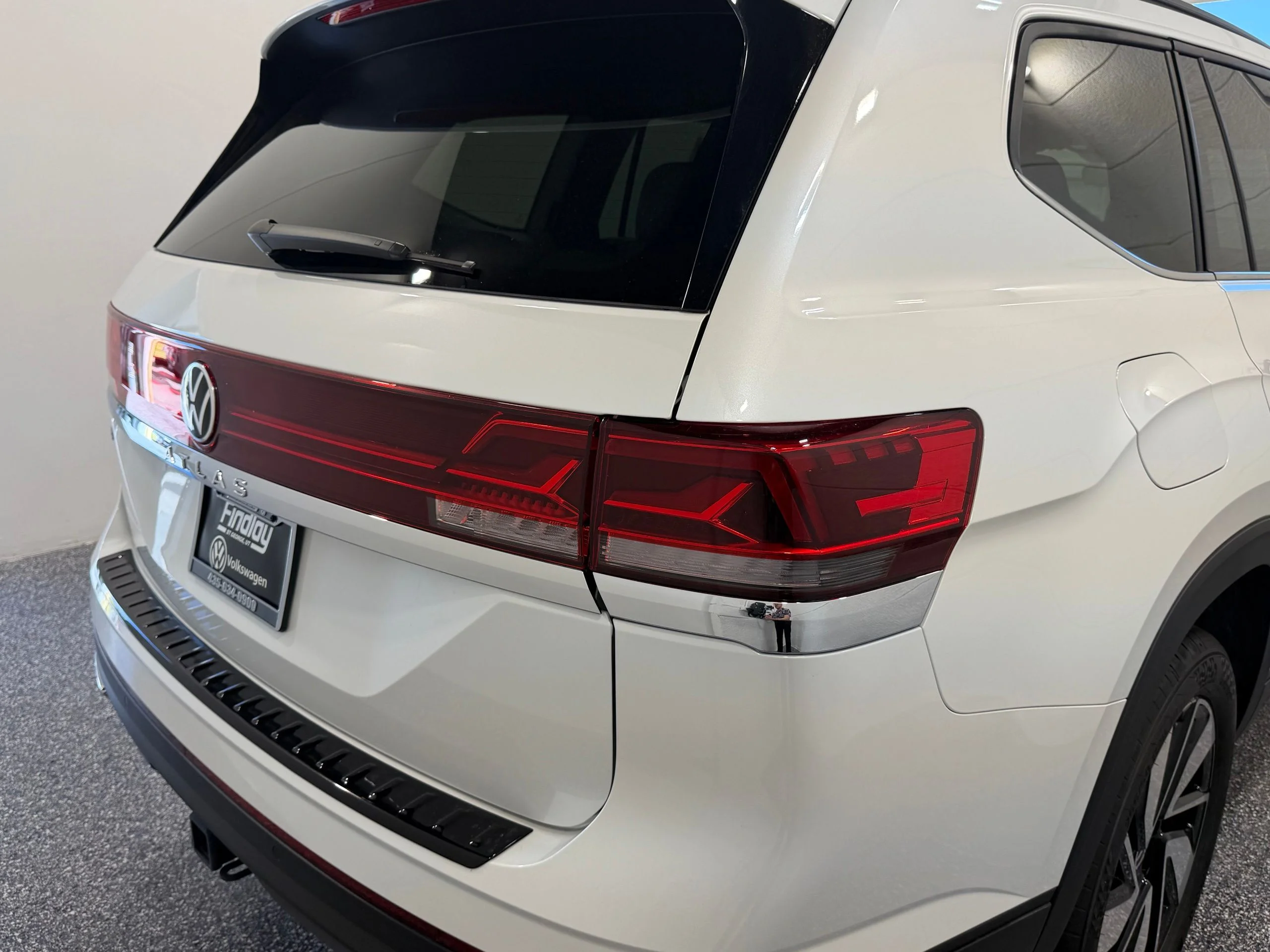 New 2026 White Volkswagen 2.0T SE w/Technology image 17