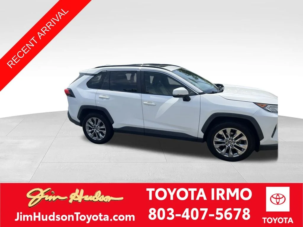 Used 2019 White Toyota XLE Premium image 1