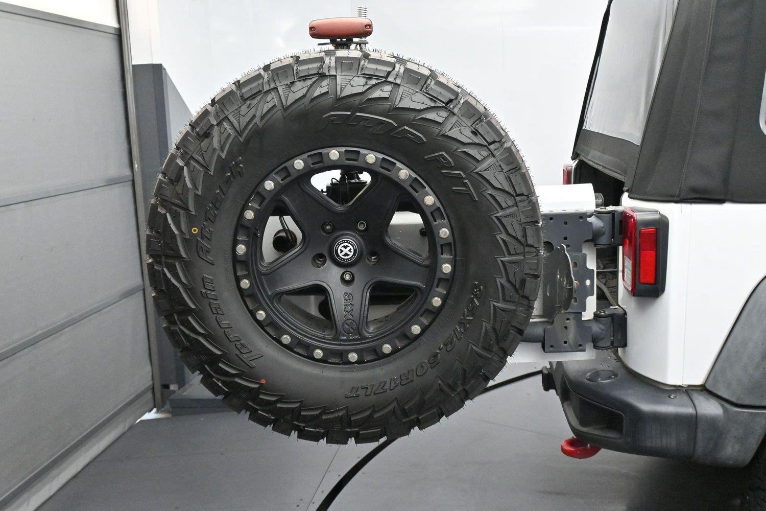 Used 2014 Bright White Clearcoat Jeep Rubicon X image 32
