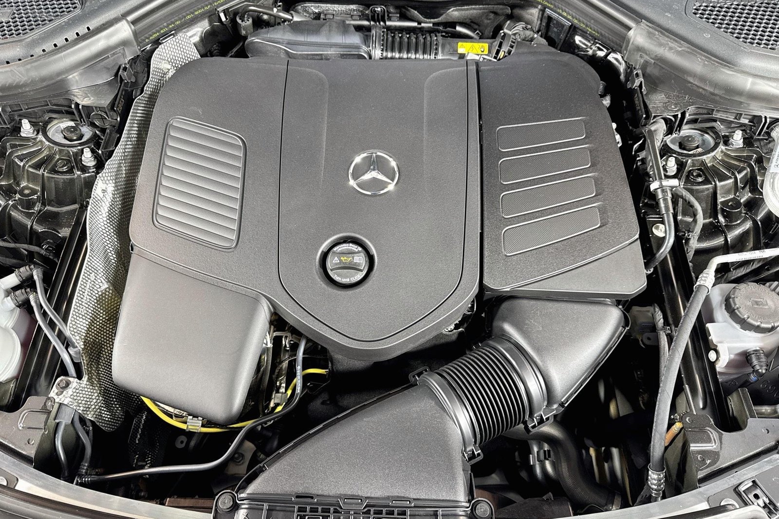 New 2027 Graphite Grey Metallic Mercedes-Benz GLC 300 image 28