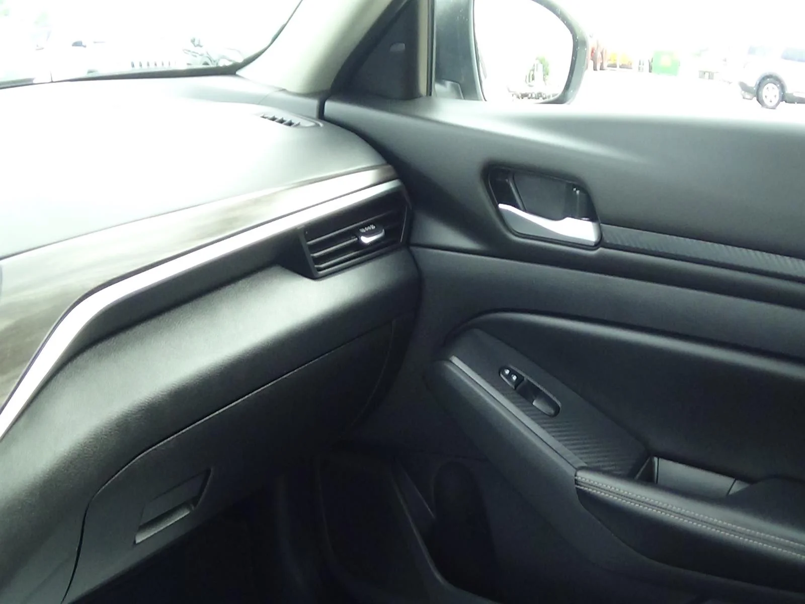 Certified Used 2025 Glacier White (qak) Nissan 2.5 SV image 31