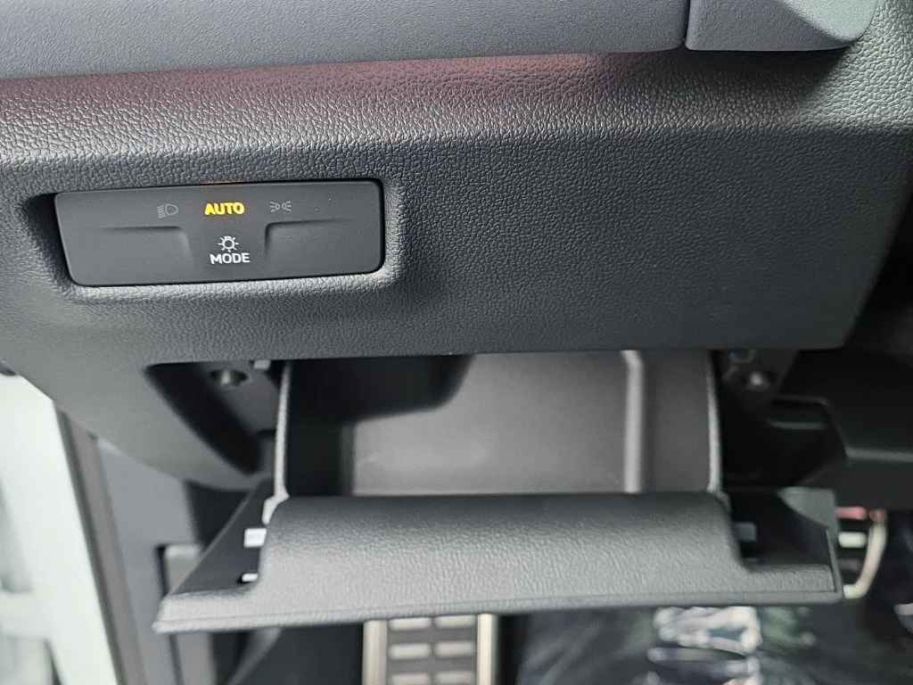 2026 Volkswagen Tiguan SE R-LINE BLACK - Photo 6