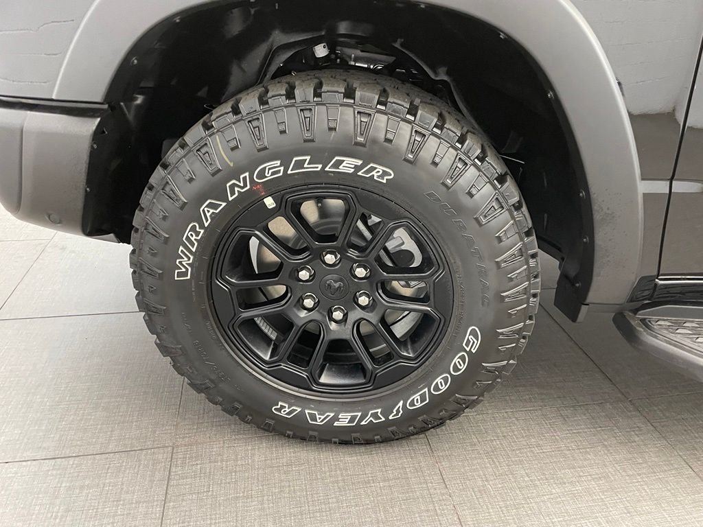 New 2026 Diamond Black Crystal Pearl-Coat Exterior Paint RAM Rebel image 10