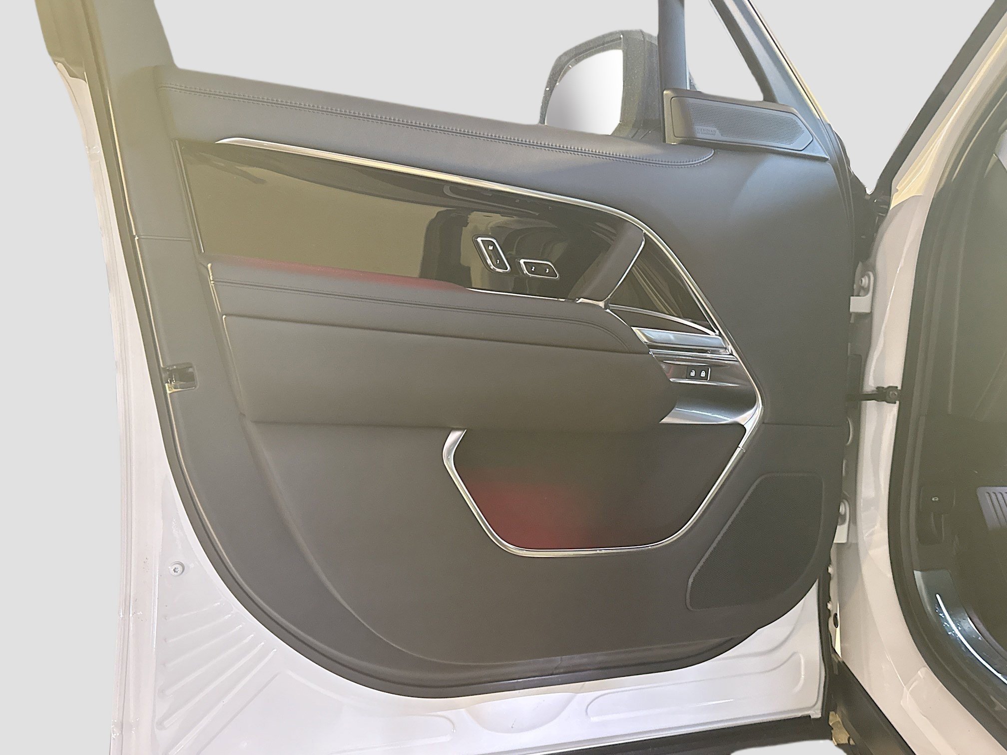 New 2026 Fuji White Land Rover SE image 21