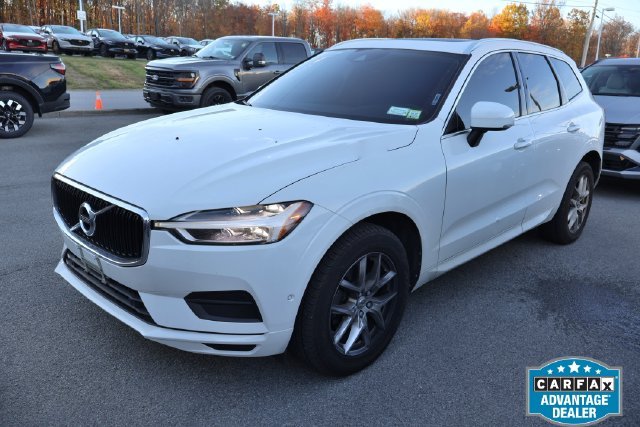 Used 2018 White Volvo T5 Momentum image 1